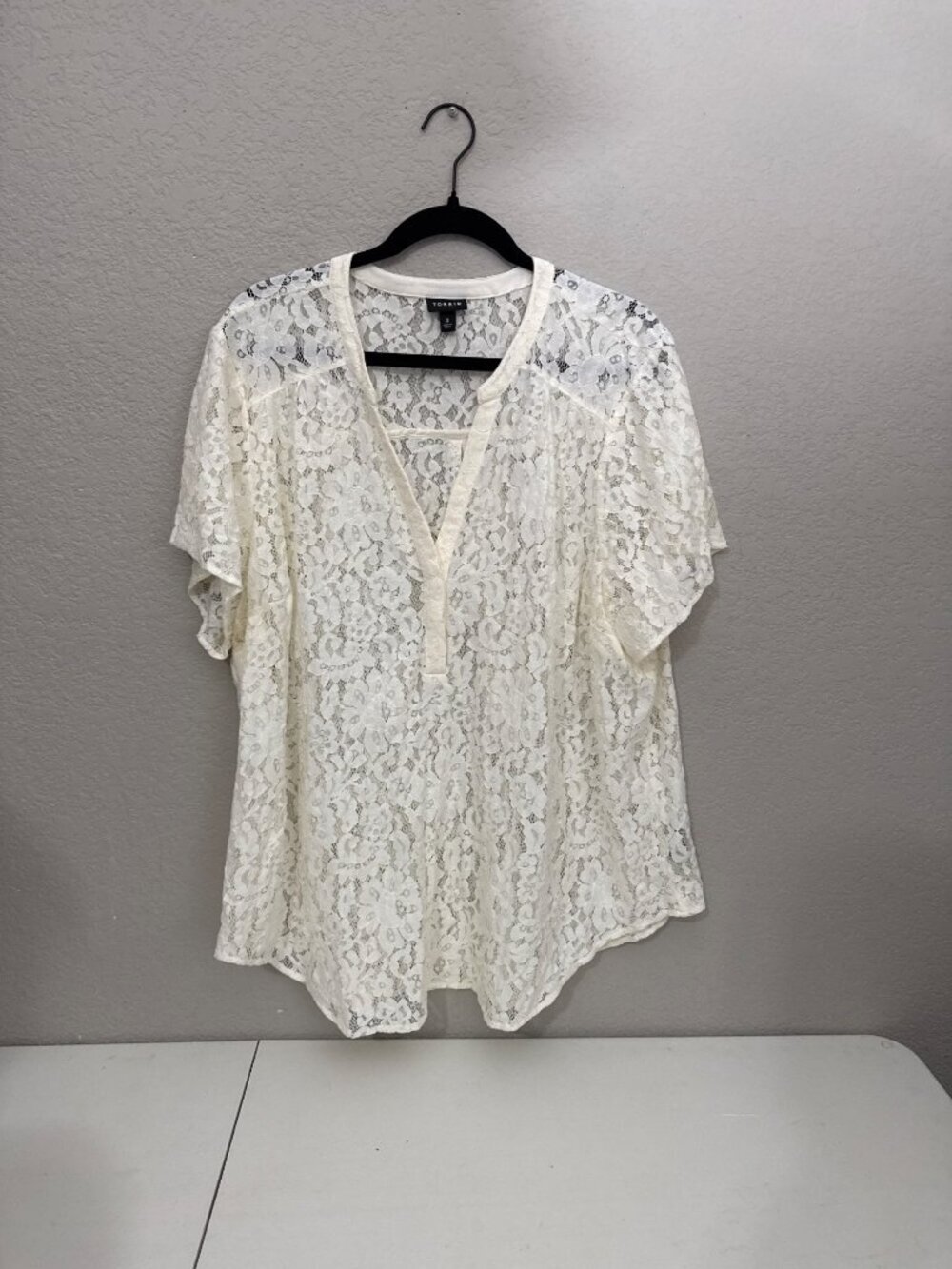 Torrid Blouse Lace Ivory Top Size 3 Short Sleeves V-Neck